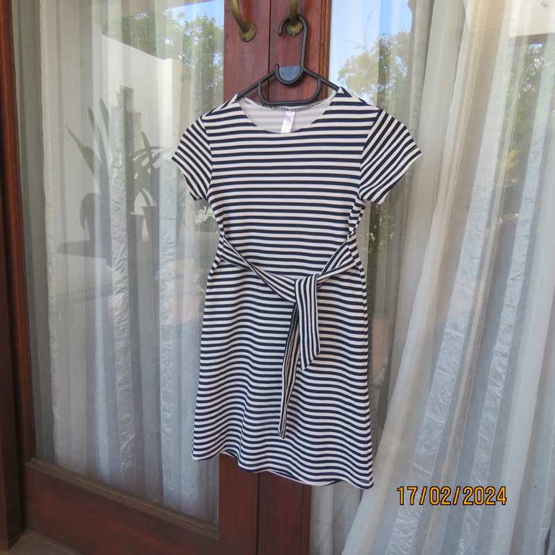 Lovely black/white horizontal striped capped sleeve dress by LOLLIPOP for 5/6 yr old girl.New cond.