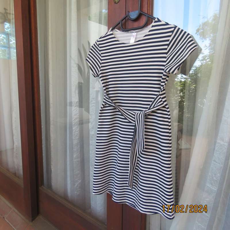 Lovely black/white horizontal striped capped sleeve dress by LOLLIPOP for 5/6 yr old girl.New cond.