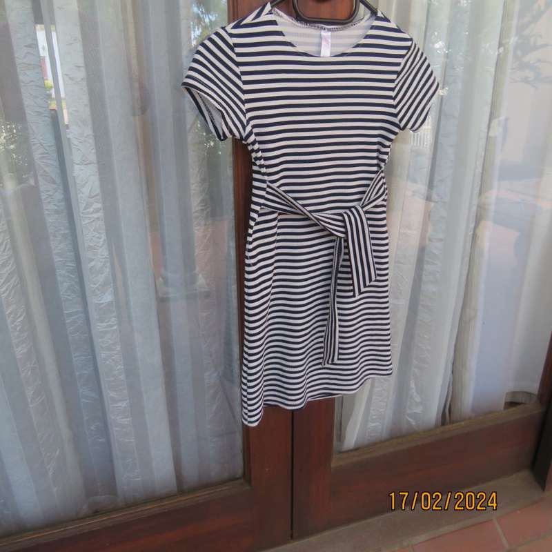 Lovely black/white horizontal striped capped sleeve dress by LOLLIPOP for 5/6 yr old girl.New cond.