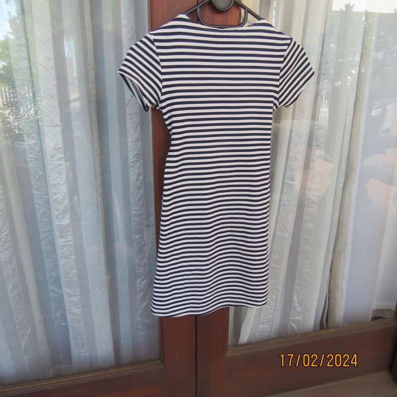 Lovely black/white horizontal striped capped sleeve dress by LOLLIPOP for 5/6 yr old girl.New cond.