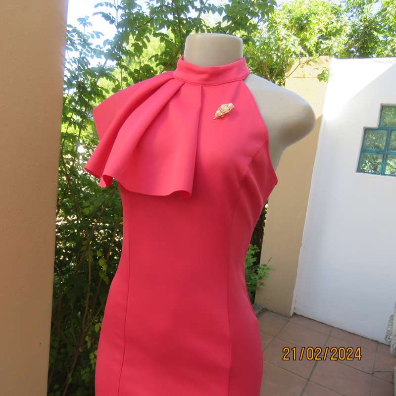 Sexy, stylish MISS L size 34 crimson pencil poly stretch dress. Banded neckline/ flare 1/2 collar.