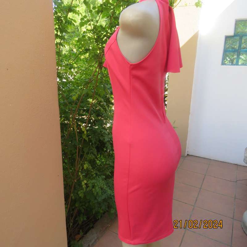 Sexy, stylish MISS L size 34 crimson pencil poly stretch dress. Banded neckline/ flare 1/2 collar.