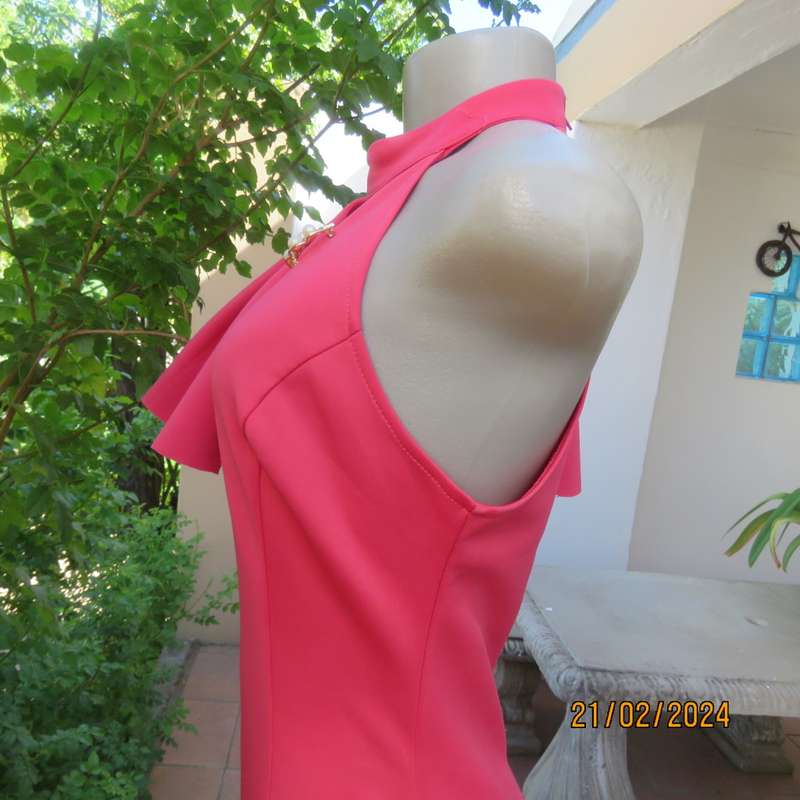 Sexy, stylish MISS L size 34 crimson pencil poly stretch dress. Banded neckline/ flare 1/2 collar.