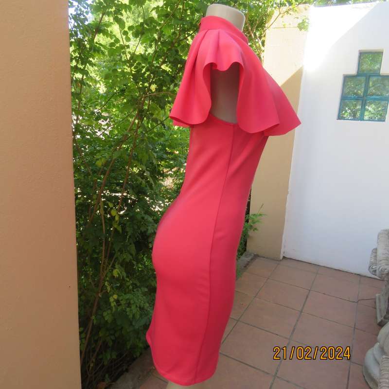 Sexy, stylish MISS L size 34 crimson pencil poly stretch dress. Banded neckline/ flare 1/2 collar.