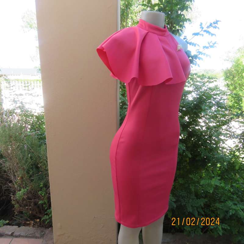 Sexy, stylish MISS L size 34 crimson pencil poly stretch dress. Banded neckline/ flare 1/2 collar.