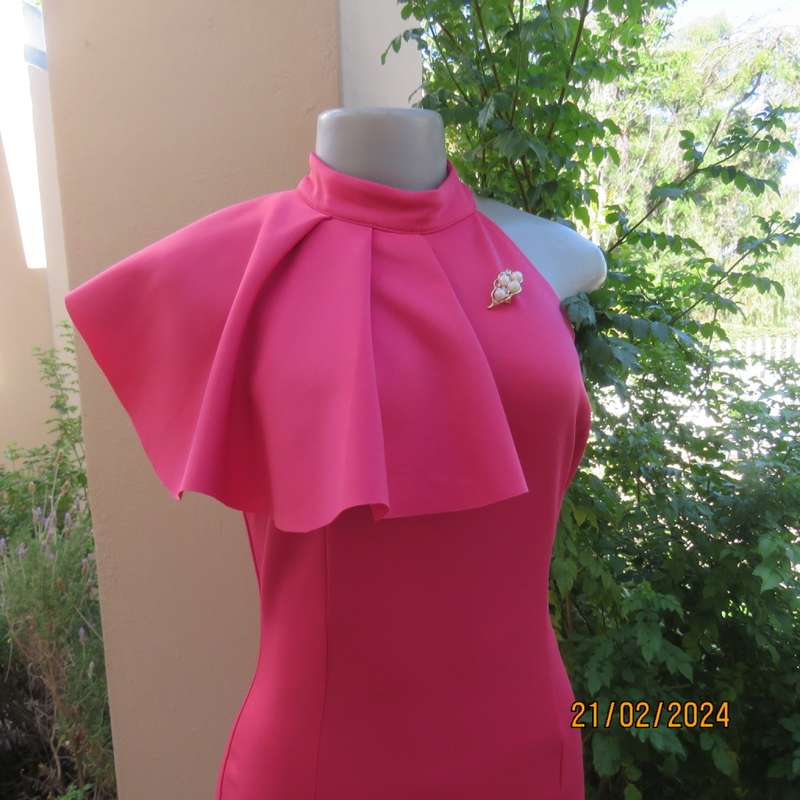 Sexy, stylish MISS L size 34 crimson pencil poly stretch dress. Banded neckline/ flare 1/2 collar.