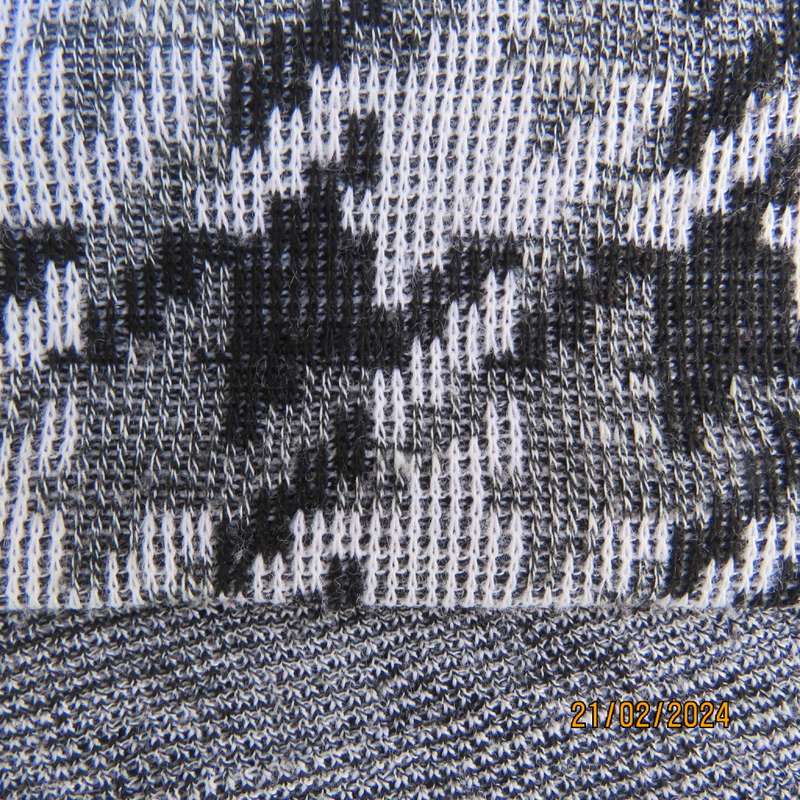 Checkmate! Fabulous size 38 black/white/grey hounds tooth check pencil skirt. With pleat. As new