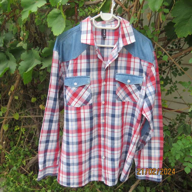 Young at heart Men`s blue/red/white check long sleeve shirt. Denim yokes/patches ext.Size XL.As new