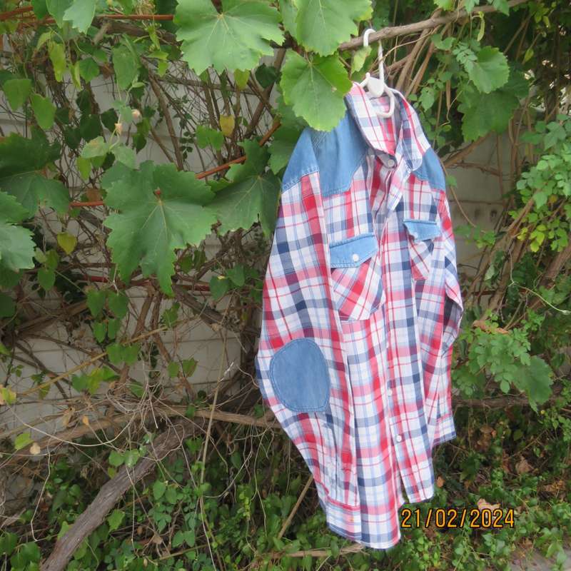 Young at heart Men`s blue/red/white check long sleeve shirt. Denim yokes/patches ext.Size XL.As new