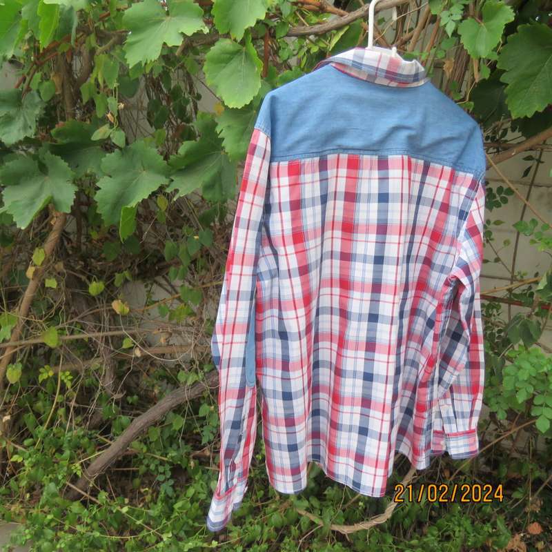 Young at heart Men`s blue/red/white check long sleeve shirt. Denim yokes/patches ext.Size XL.As new