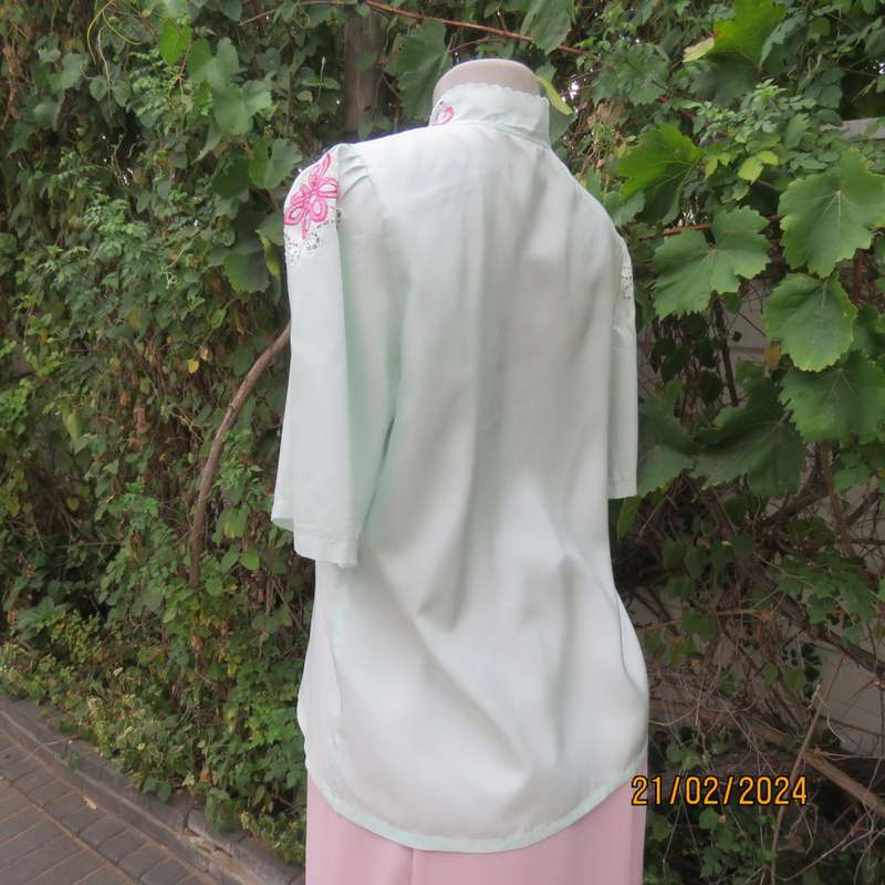 Amazing mint green silk blouse with short sleeves . Hidden button down.Luxe embroidery.By BONITA 35.