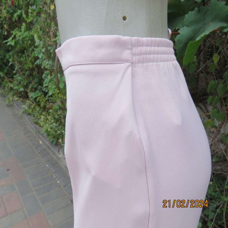 Blush pink pencil skirt size 44/20 by `Donna Claire`Elasticated waist back. Flat front. As new.