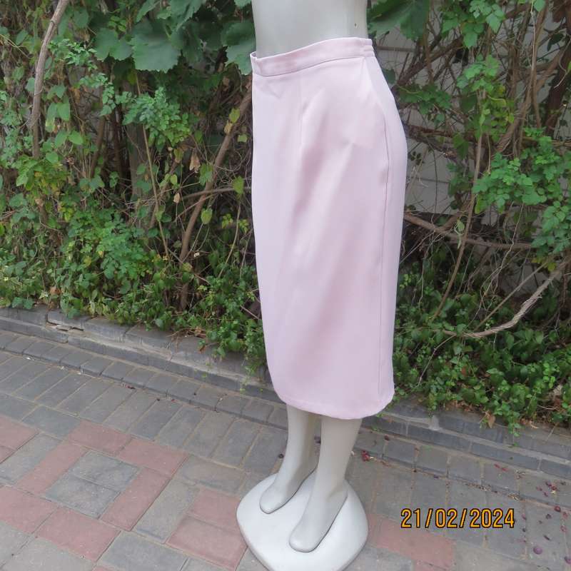 Blush pink pencil skirt size 44/20 by `Donna Claire`Elasticated waist back. Flat front. As new.