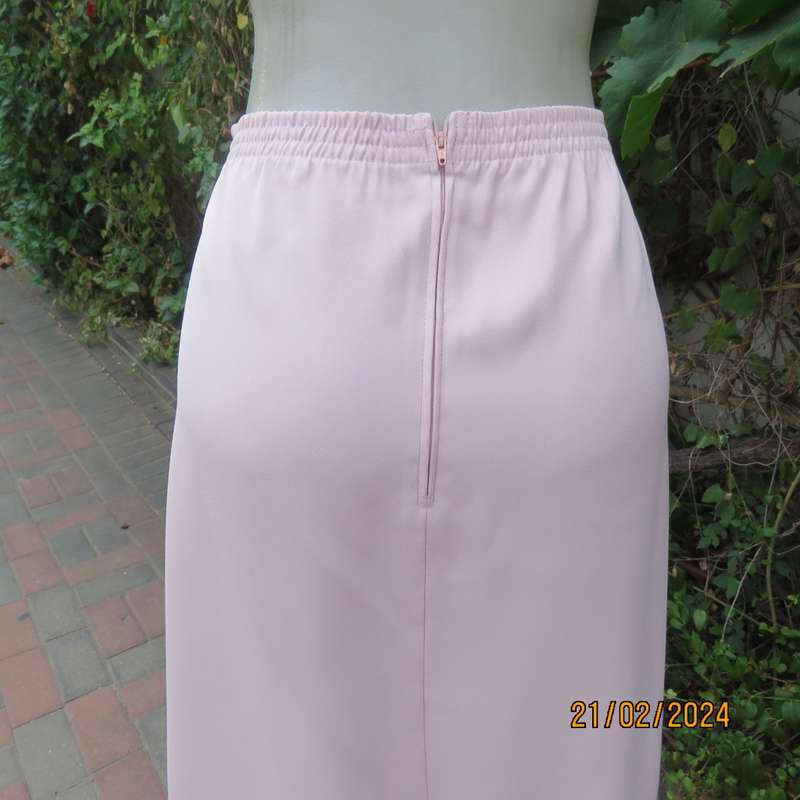 Blush pink pencil skirt size 44/20 by `Donna Claire`Elasticated waist back. Flat front. As new.