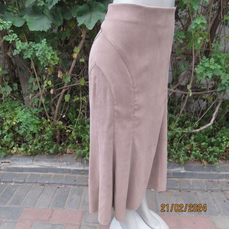 Fabulous light brown suede look 100% stretch polyester ankle length trumpet skirt.Size 36 SENSATIONS