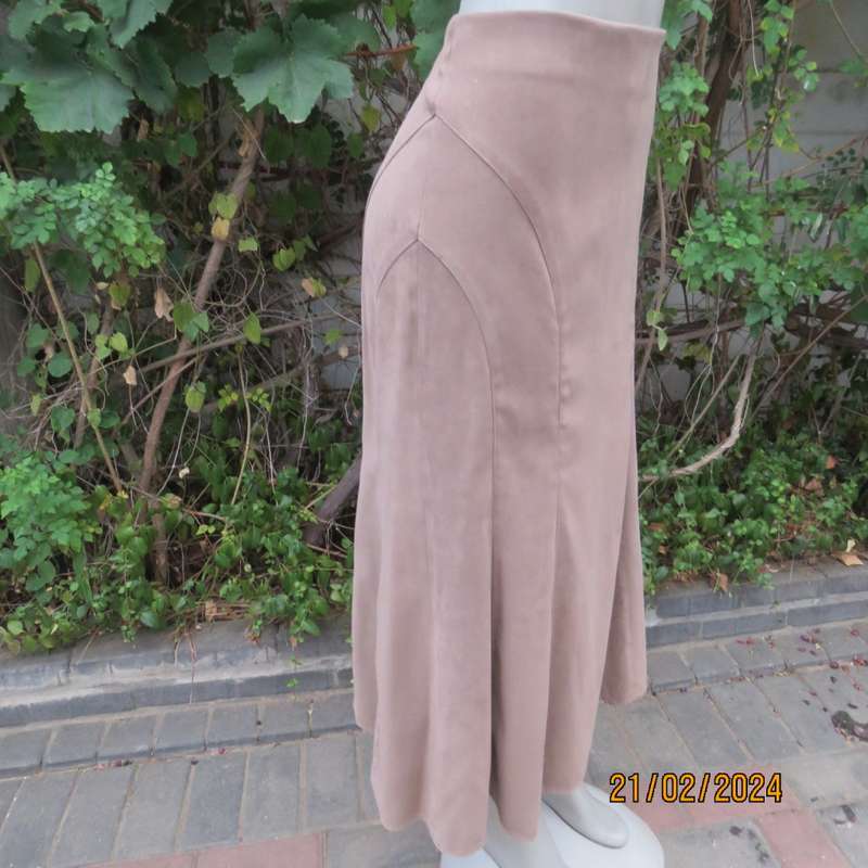 Fabulous light brown suede look 100% stretch polyester ankle length trumpet skirt.Size 36 SENSATIONS