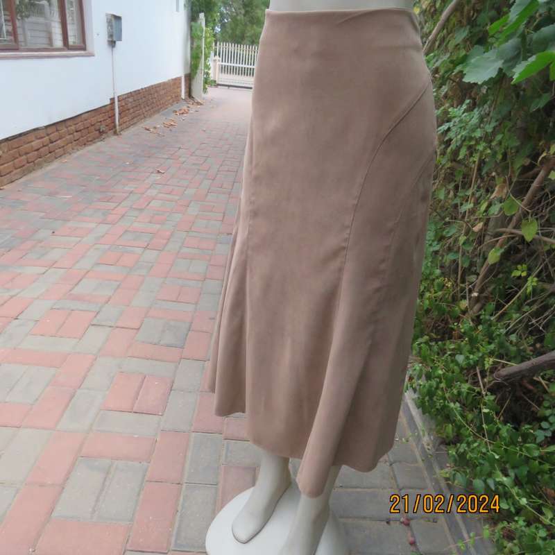 Fabulous light brown suede look 100% stretch polyester ankle length trumpet skirt.Size 36 SENSATIONS