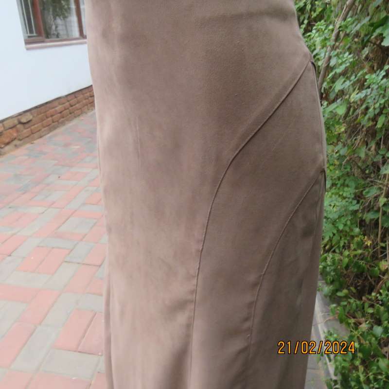 Fabulous light brown suede look 100% stretch polyester ankle length trumpet skirt.Size 36 SENSATIONS