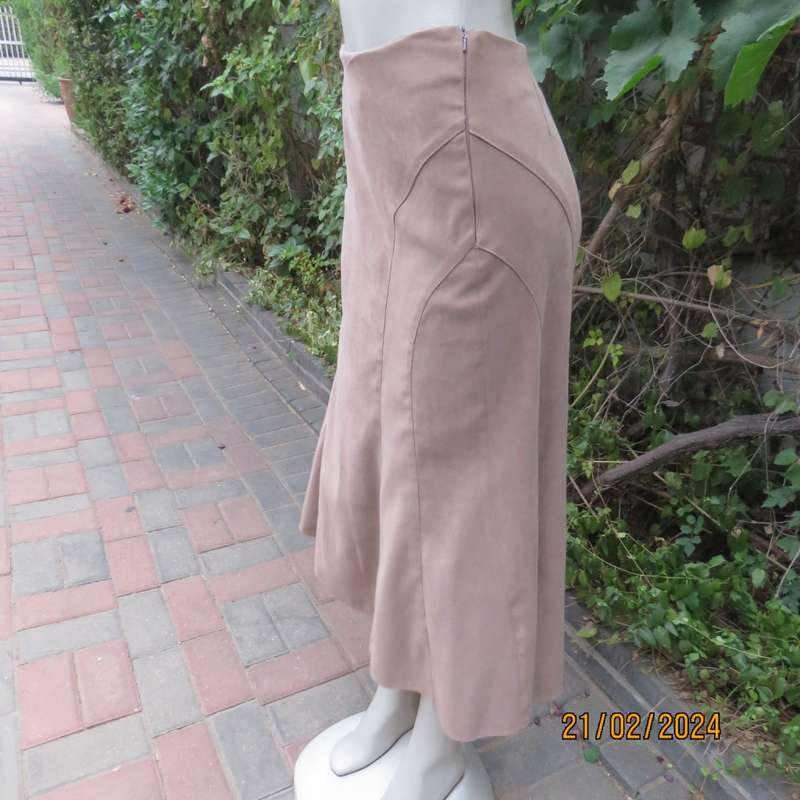 Fabulous light brown suede look 100% stretch polyester ankle length trumpet skirt.Size 36 SENSATIONS