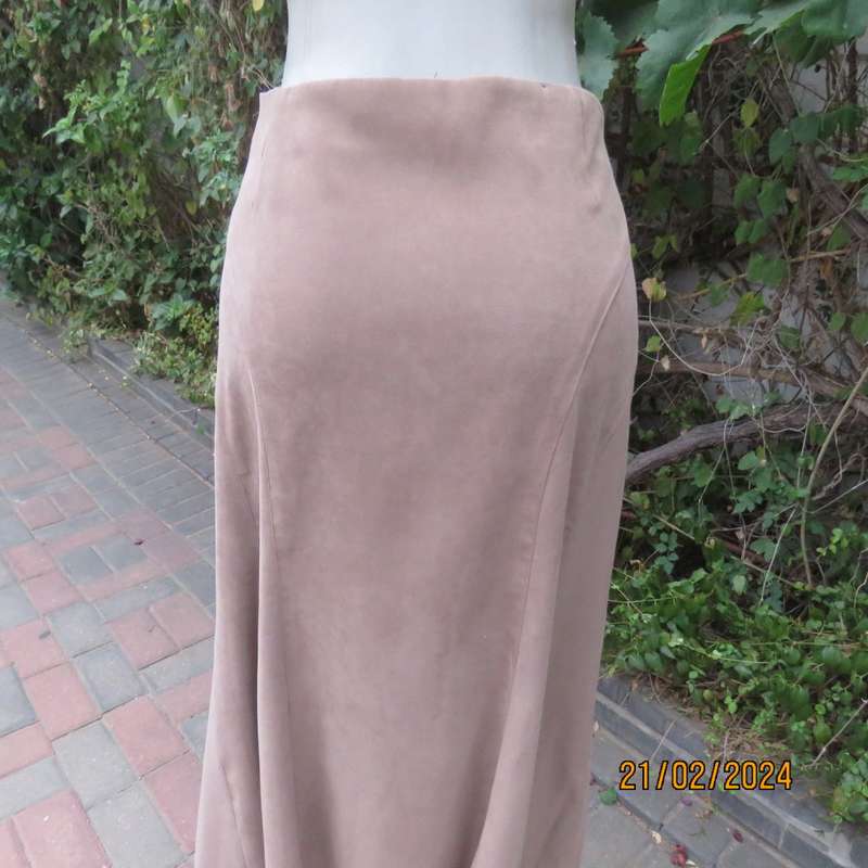 Fabulous light brown suede look 100% stretch polyester ankle length trumpet skirt.Size 36 SENSATIONS