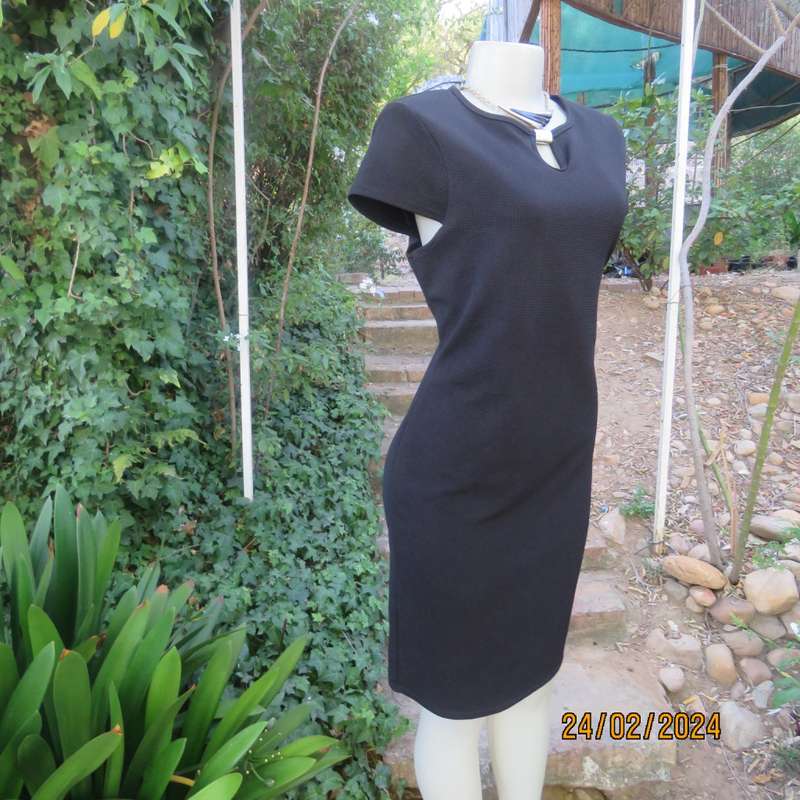 Smart very black textured stretch polyester sheath dress. By JUDYS PRIDE size 37/13. With peephole.