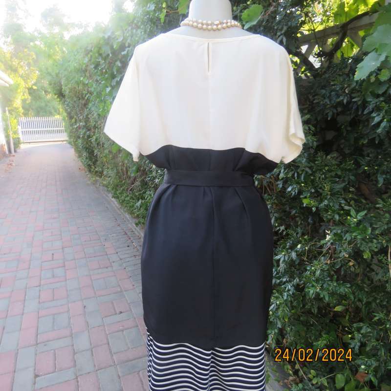 Famous Japanese brand SPICK & SPAN NOBLE black/cream silky polyester top size 37/13. As new.