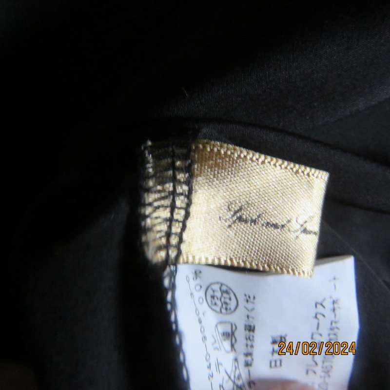Famous Japanese brand SPICK & SPAN NOBLE black/cream silky polyester top size 37/13. As new.