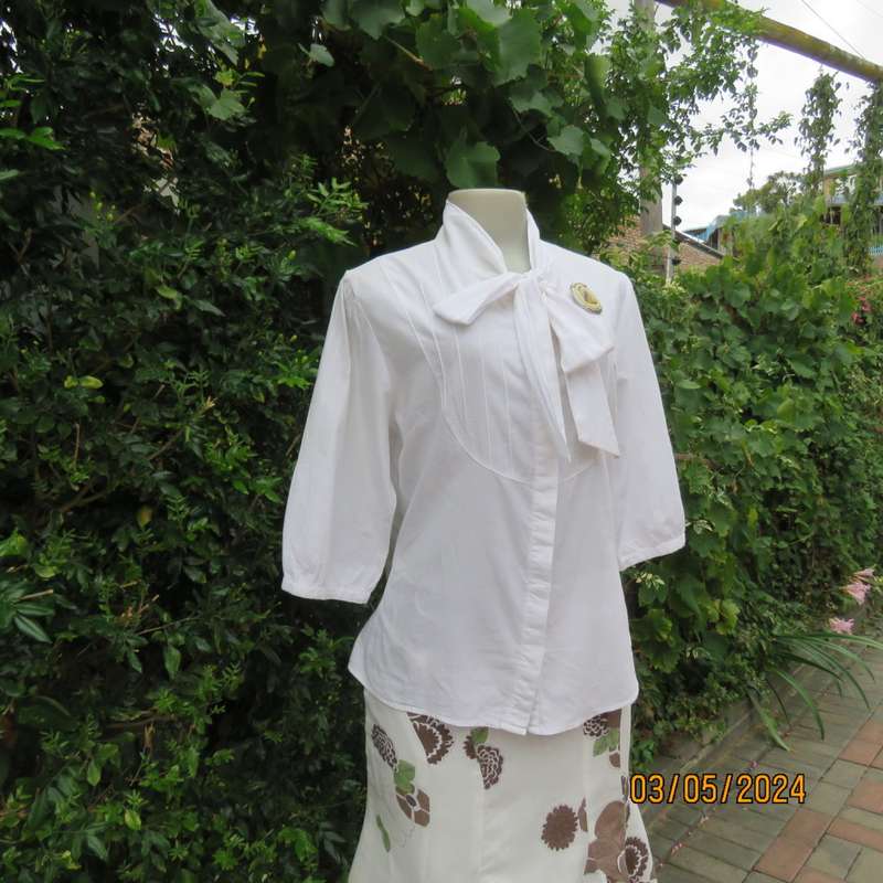 Chic white cotton top with bow collar and hidden button down front.Elbow sleeves. Size 38.As new.