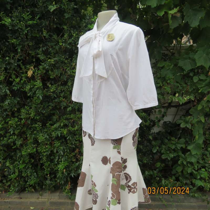 Chic white cotton top with bow collar and hidden button down front.Elbow sleeves. Size 38.As new.