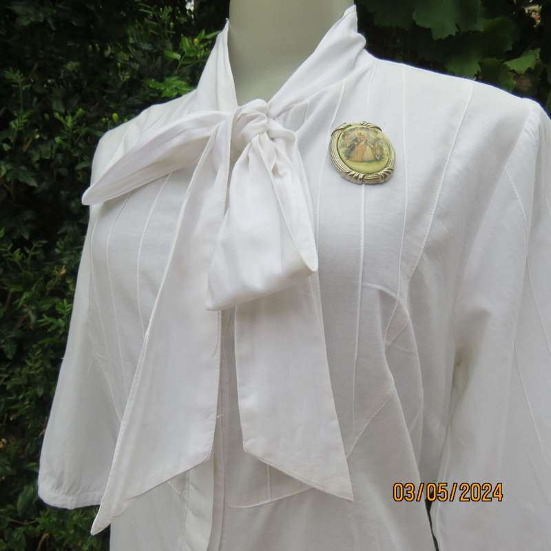 Chic white cotton top with bow collar and hidden button down front.Elbow sleeves. Size 38.As new.