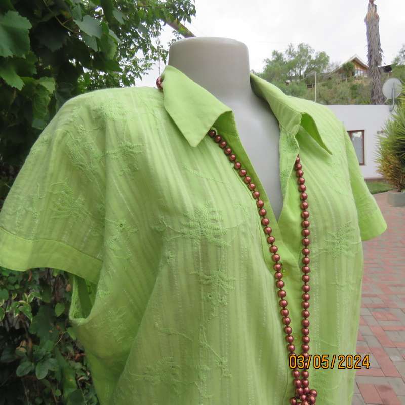 Stunning fresh green capped sleeve top with lurex and embroidery by MILADY`S size 44. As new.