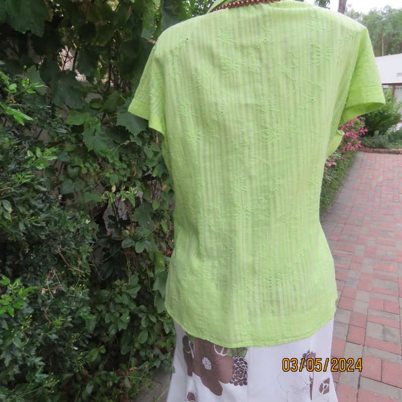 Stunning fresh green capped sleeve top with lurex and embroidery by MILADY`S size 44. As new.