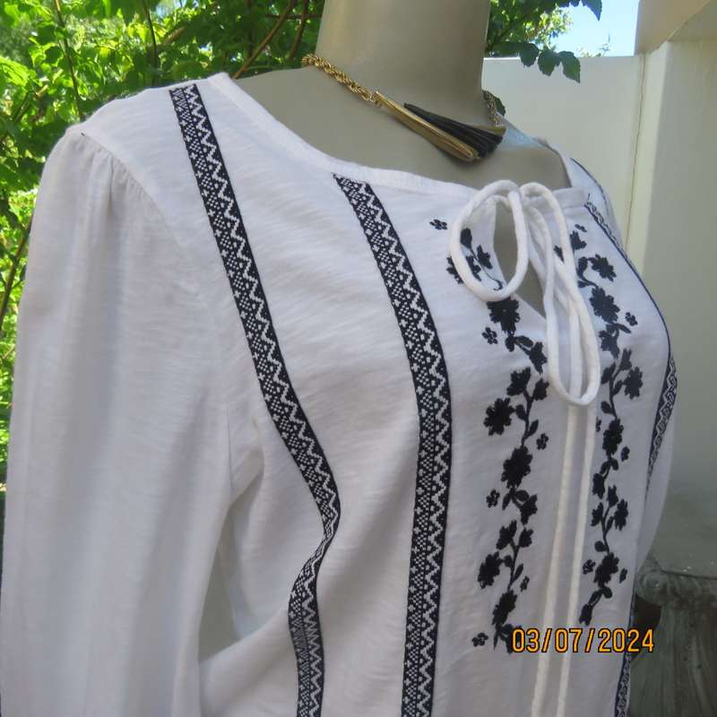 Tasteful black floral embroidered white cotton long sleeve top size 36 by EDITION. As new condition.