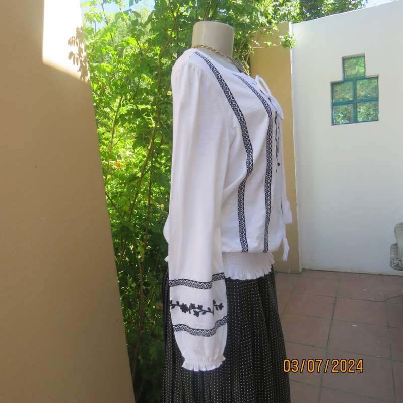 Tasteful black floral embroidered white cotton long sleeve top size 36 by EDITION. As new condition.