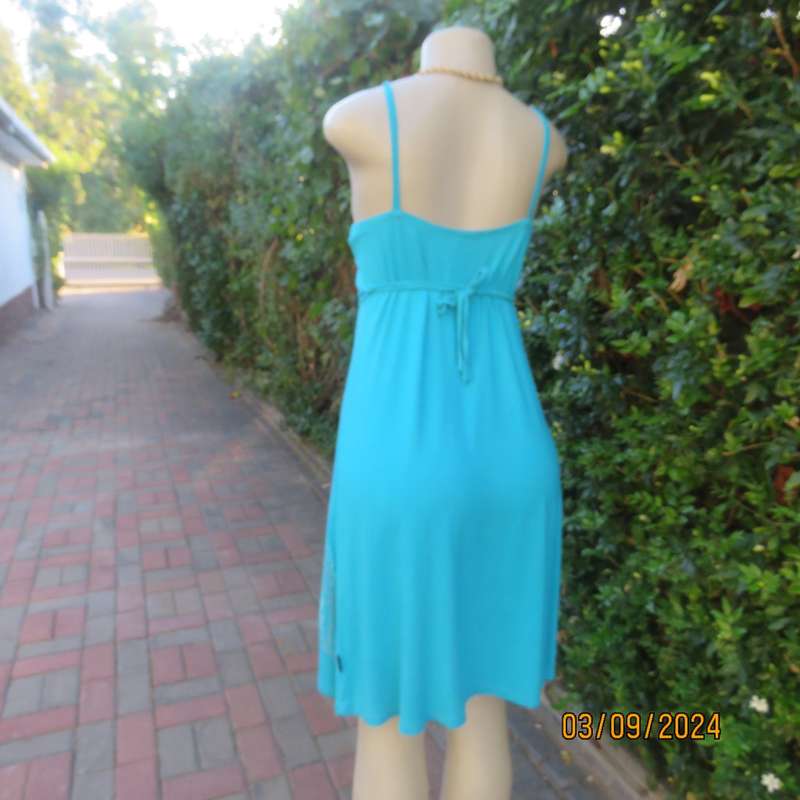 Cool ROXY turquoise strappy dress in viscose stretch fabric. Under bust drawstrings. Size 36. As new