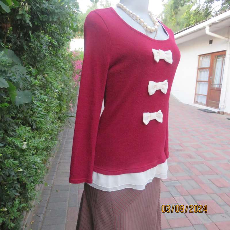Soft dark red long sleeve angora/acrylic stretch knitted top. Cream fabric bows & frill. Size 34/10