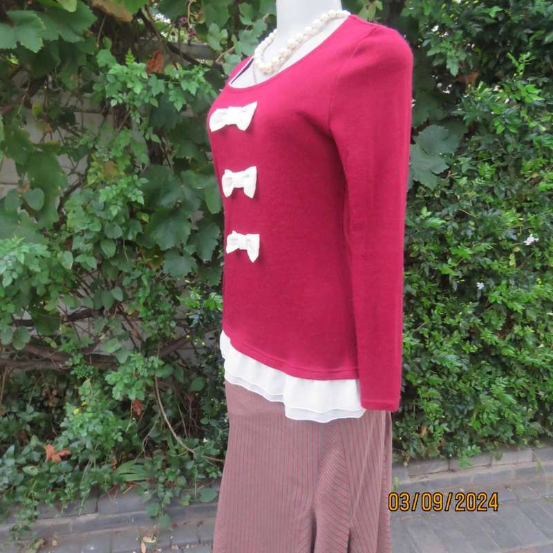 Soft dark red long sleeve angora/acrylic stretch knitted top. Cream fabric bows & frill. Size 34/10