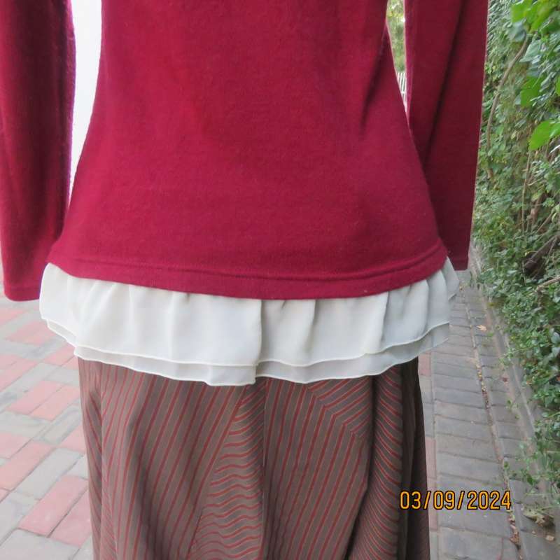 Soft dark red long sleeve angora/acrylic stretch knitted top. Cream fabric bows & frill. Size 34/10