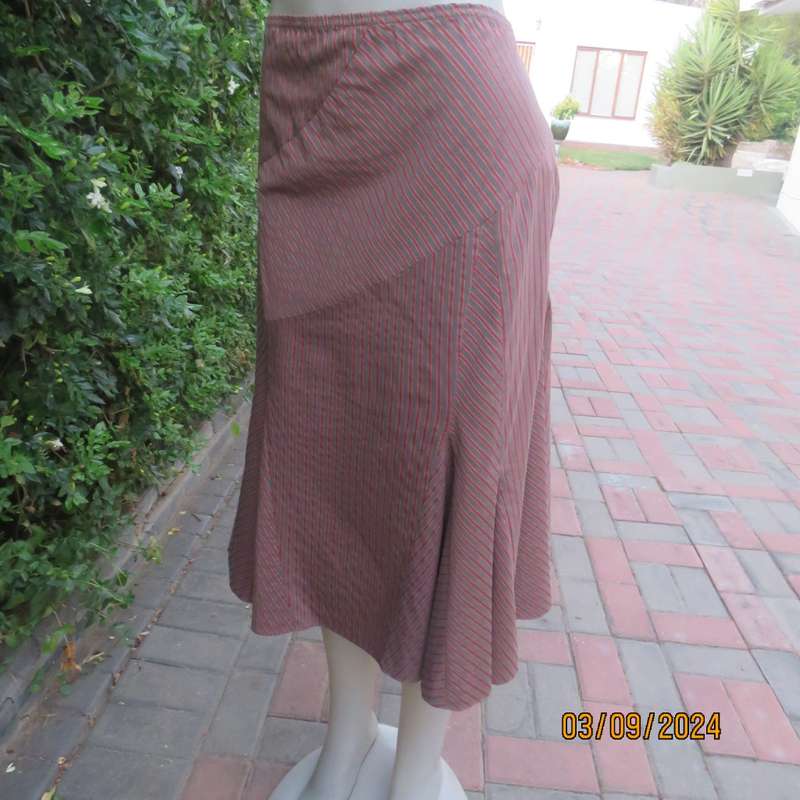 Unique paneled polycotton stretch gored skirt in light brown/rust/silver stripes. TRUWORTS size 42.