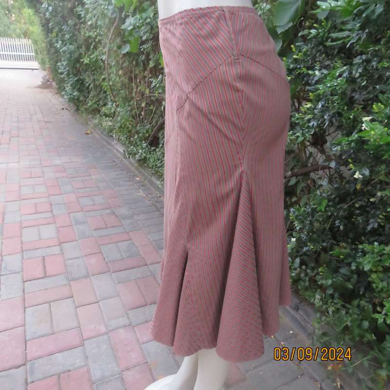 Unique paneled polycotton stretch gored skirt in light brown/rust/silver stripes. TRUWORTS size 42.