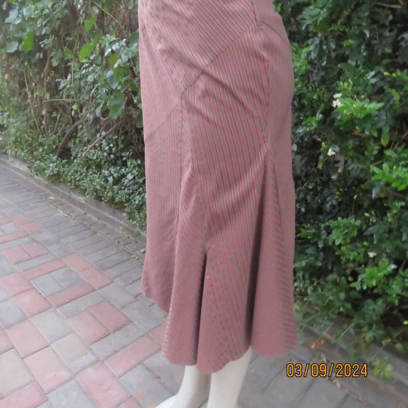Unique paneled polycotton stretch gored skirt in light brown/rust/silver stripes. TRUWORTS size 42.