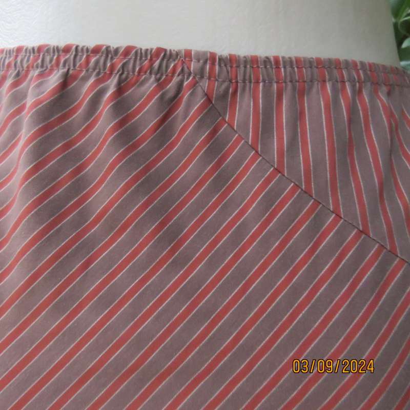 Unique paneled polycotton stretch gored skirt in light brown/rust/silver stripes. TRUWORTS size 42.