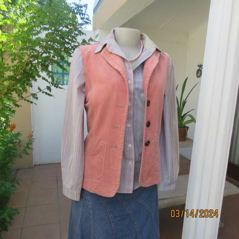 Corduroy stretch cotton styled salmon oink sleeveless waistcoat. Open collar. 2 pockets.Size 34/10