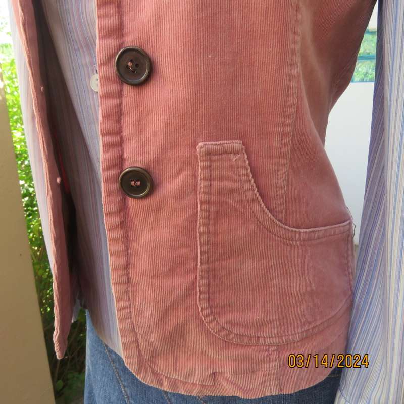Corduroy stretch cotton styled salmon oink sleeveless waistcoat. Open collar. 2 pockets.Size 34/10