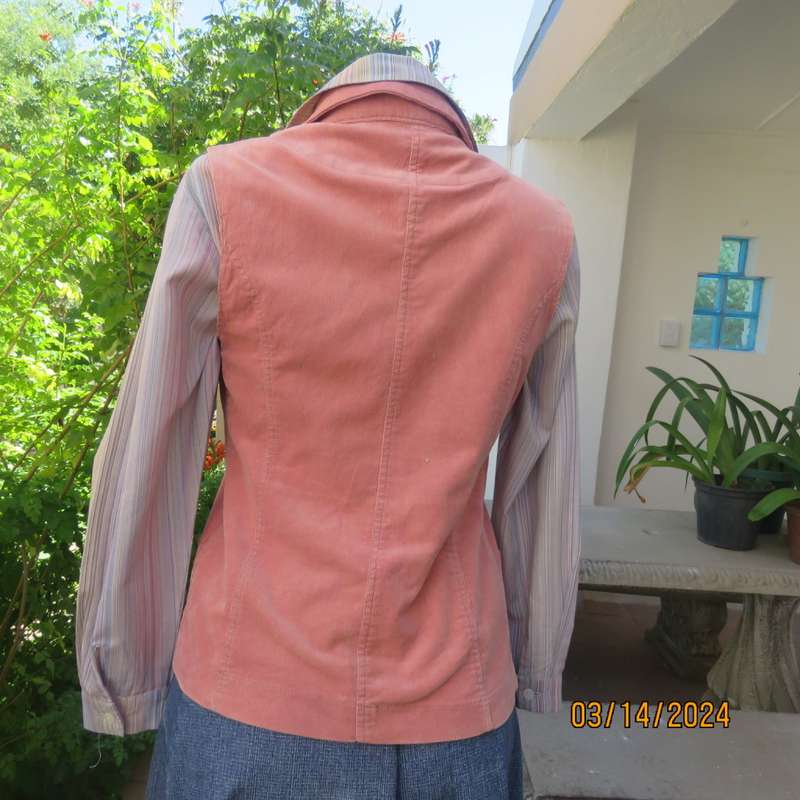 Corduroy stretch cotton styled salmon oink sleeveless waistcoat. Open collar. 2 pockets.Size 34/10