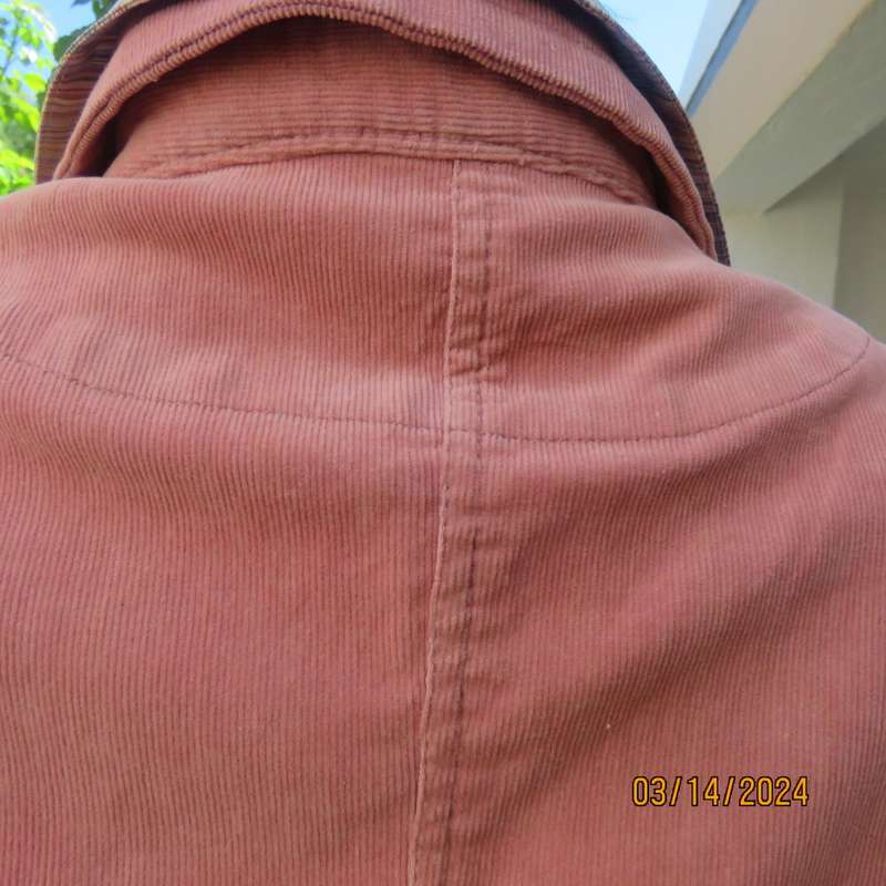 Corduroy stretch cotton styled salmon oink sleeveless waistcoat. Open collar. 2 pockets.Size 34/10