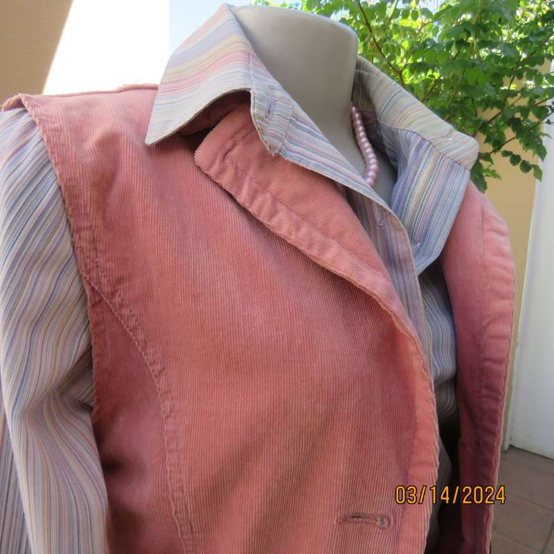 Corduroy stretch cotton styled salmon oink sleeveless waistcoat. Open collar. 2 pockets.Size 34/10