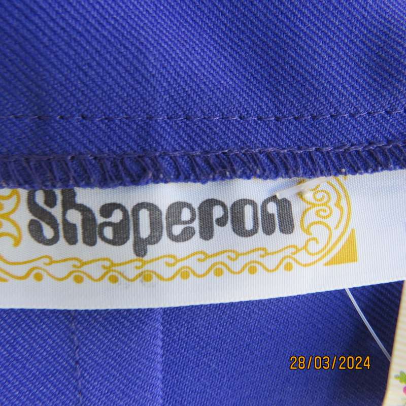 Smart, elegant vintage skirt in azure blue heavy polyester. Two front pleats. By SHAPERON.Size 40