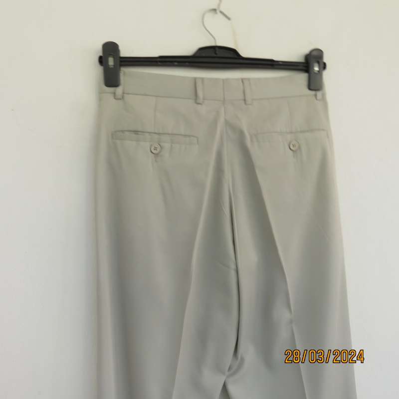 Very smart beige men`s pants with pleated front. Size 30 by ZEE`S Collection. New cond.