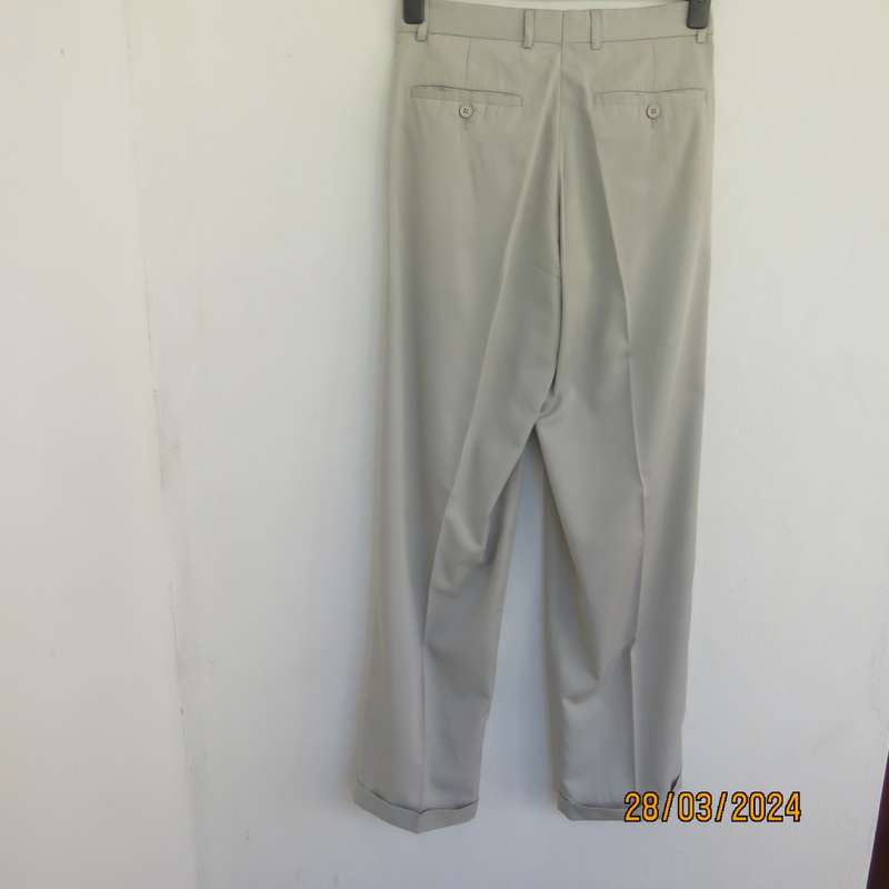 Very smart beige men`s pants with pleated front. Size 30 by ZEE`S Collection. New cond.